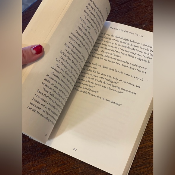 Book - Girl who fell from the sky - Picture 3 of 5